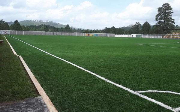 ¡Bonito y moderno! Así es el estadio que se inauguró en Campamento, Olancho