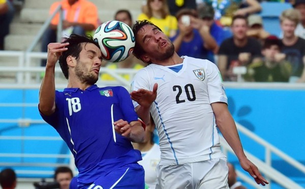 Uruguay le ganó a Italia 1-0 y se clasificó a los octavos