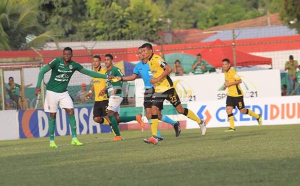 NO SE VIO EN TV: La disputa de Chino López por una botella de cerveza y el júbilo en el Yankel