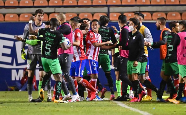 Racismo, errores arbitrales y burlas: Los hechos más polémicos ocurridos en el Clausura 2021 de la Liga MX