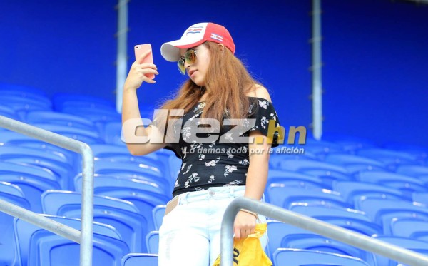 ¡Catrachas y ticas! Las chicas más hermosas en el Red Bull Arena