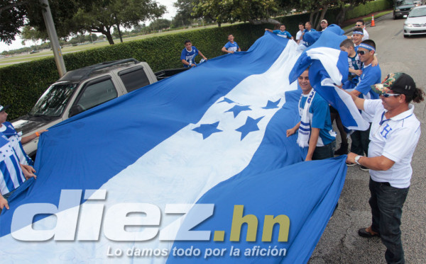 Ambiente de los hondureños en el Sun Life de Miami.