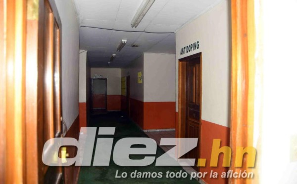 EN FOTOS: Abandonado y viejo, así luce el triste estadio de La Ceiba