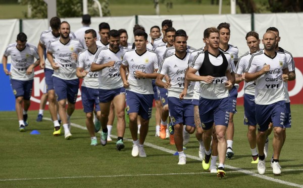 El beso de Jorge Sampaoli a Lionel Messi en su día de cumpleaños
