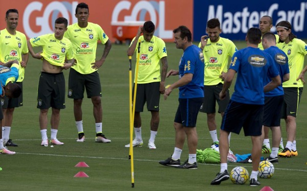 Así fue el primer entrenamiento de Neymar con Brasil de cara al juego ante Uruguay