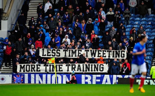 Las pancartas más insólitas y graciosas en estadios de fútbol