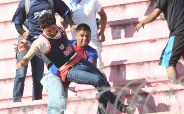 Barras de Olimpia y Motagua protagonizaron otro hecho bochornoso en Tegucigalpa.
