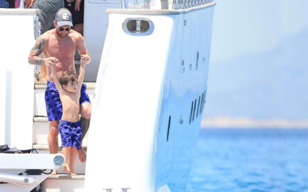 Fotos: Así disfrutan sus vacaciones Messi y Antonella Rocuzzo en Ibiza