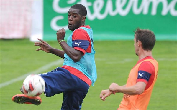 El Milan envía un visor para seguir a Joel Campbell en la Copa Emirates