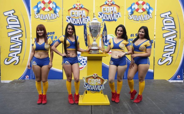 Las chicas más bellas de la gran final entre Olimpia y Real Sociedad