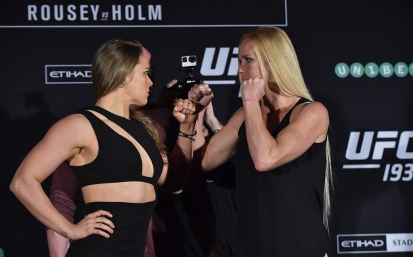 FOTOS: Ronda Rousey recibió golpe en el rostro previo a su combate