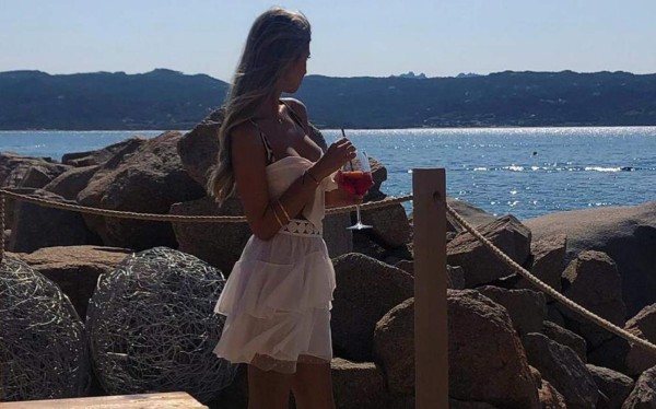 Arrestan a Bella, la esposa de estrella del Arsenal que portaba una pistola ilegal en Inglaterra