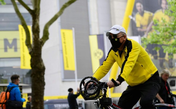 El regreso del fútbol en la Bundesliga en fotos: Celebraciones, suplentes como 'afición' y las medidas de bioseguridad