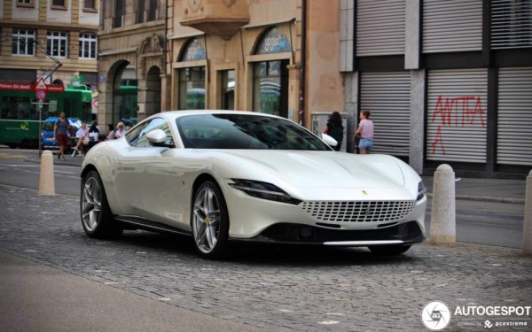 Real Madrid: El super Ferrari Roma 2020 que alucinó Thibaut Courtois por las calles de Madrid