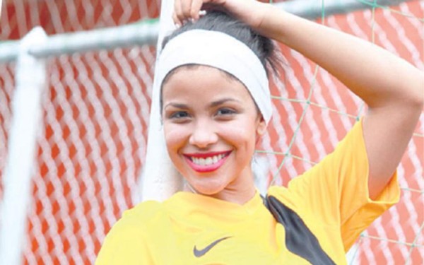 Gaby Sealy la hermosa presentadora que deja sin aliento a todos en Panamá