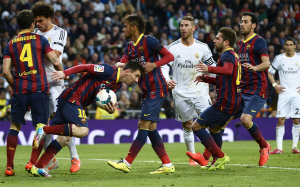 Barcelona se lleva el clásico ante Real Madrid con triplete de Messi