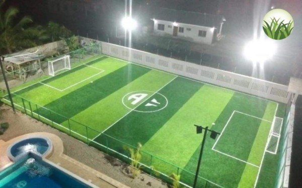 Espectaculares: Los futbolistas que tienen sus mansiones con cancha de fútbol
