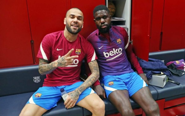 Las carcajadas y una visita 'sorpresa': el reencuentro de Dani Alves con sus excompañeros del Barcelona