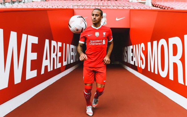 Thiago Alcántara lo revela: Los dos futbolistas que le pidieron fichar por el Liverpool