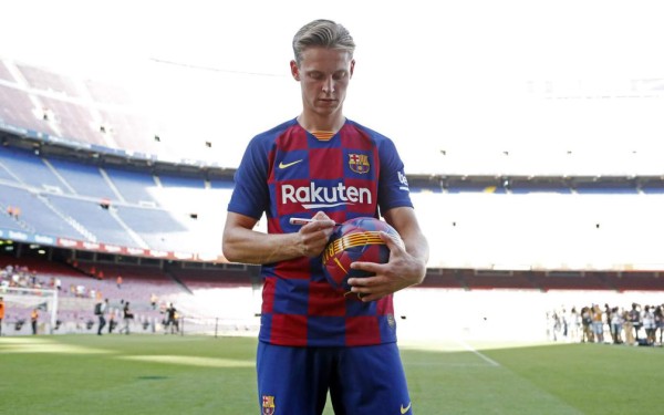 La bella novia de Frenkie De Jong deslumbró en la presentación del jugador en el Camp Nou
