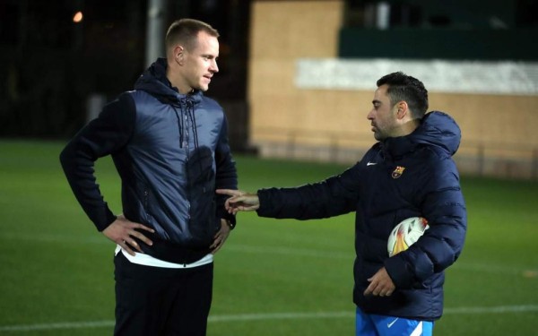 Las carcajadas y una visita 'sorpresa': el reencuentro de Dani Alves con sus excompañeros del Barcelona