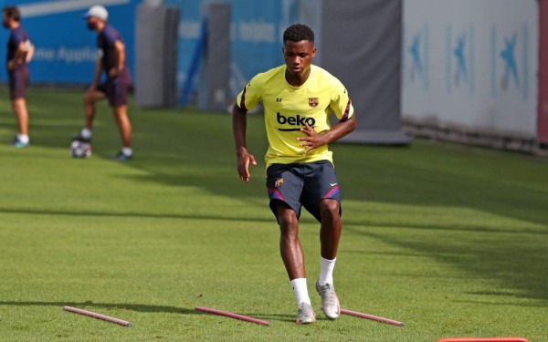 Barcelona regresa a los entrenamientos y Messi sorprende con sus peculiares y nuevos botines