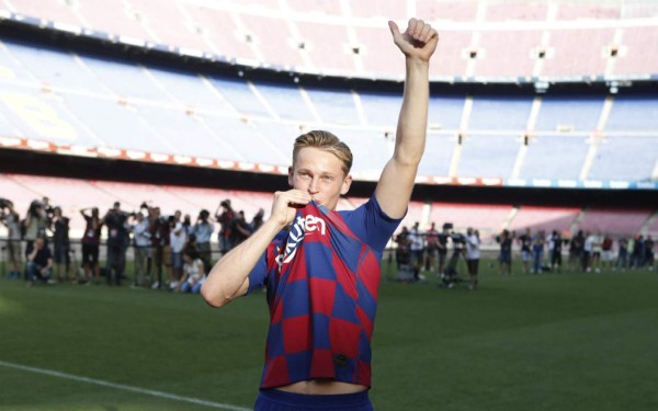 La bella novia de Frenkie De Jong deslumbró en la presentación del jugador en el Camp Nou