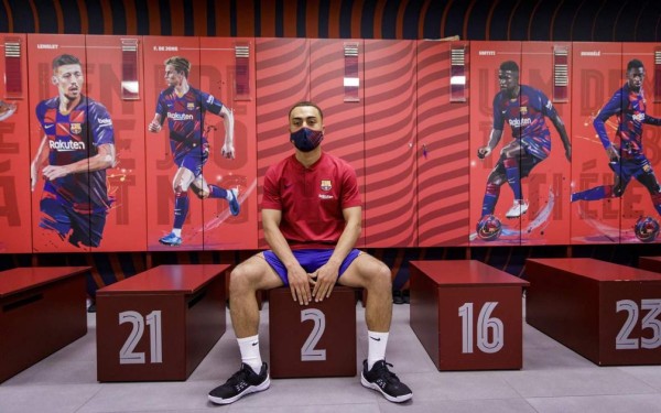 El primer día de Sergiño Dest en el Barcelona: Su gesto para ganarse a la afición y su dorsal