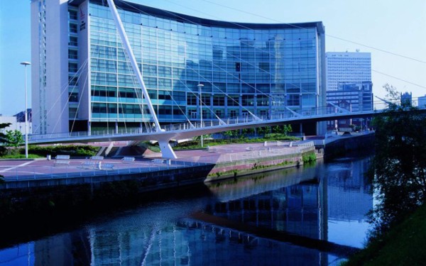 Tres sorpresas y el lujoso hotel: Así fue la llegada del Real Madrid a Mánchester para medirse al City en Champions