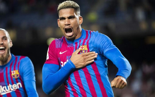 Koeman confirmó una nueva baja: El 11 del Barcelona para ganar al Atlético y evitar un desastre en la Liga Española