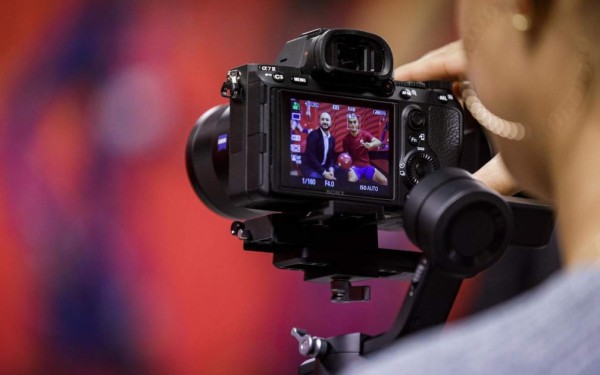 El primer día de Sergiño Dest en el Barcelona: Su gesto para ganarse a la afición y su dorsal