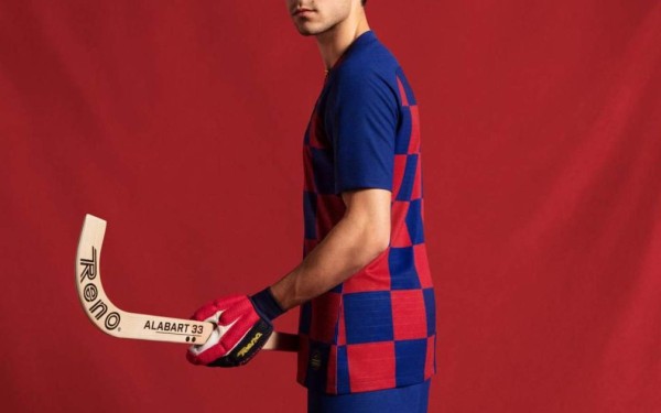 ¡A cuadros! El FC Barcelona lanza la nueva camiseta para la temporada 2019-20