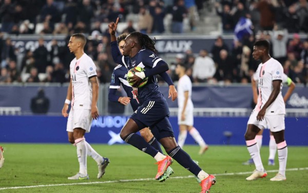 FOTOS: Alberth Elis anota, deja en el suelo a Keylor Navas y así fue el enfrentamiento con Mbappé