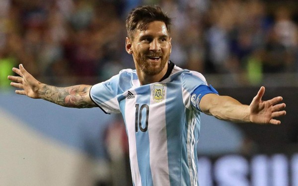 Alexis Sánchez elige su mejor once y deja fuera a Cristiano Ronaldo