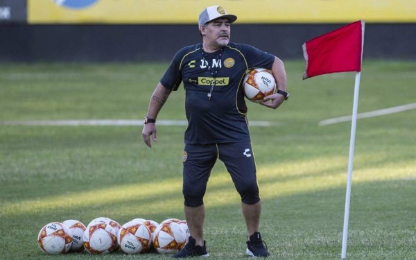 Desvelo, exigencias y reunión con un referente: Así está Maradona a un día de su debut con Dorados