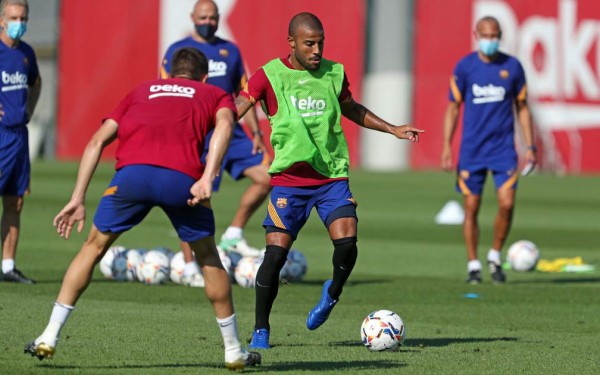 Caras serias y un Coutinho entregado: así fue el entrenamiento del Barça tras que Messi confirmara su futuro