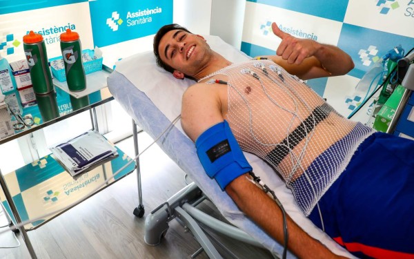 Regresa a casa: Las imágenes de la presentación de Eric García, el segundo fichaje del Barça