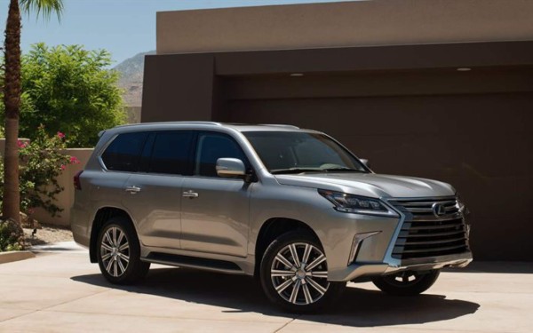 ¿Cuántos tiene? La descomunal colección de carros de Lionel Messi