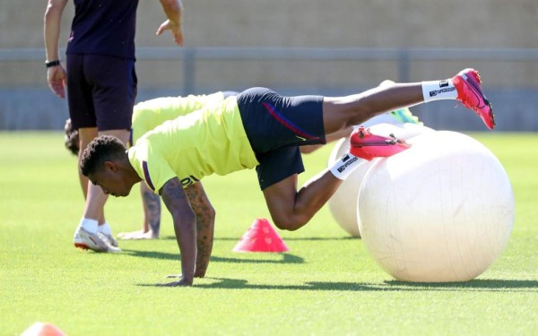 Barcelona: La trenza de Griezmann y las mascarillas que pusieron a la venta para evitar el COVID-19