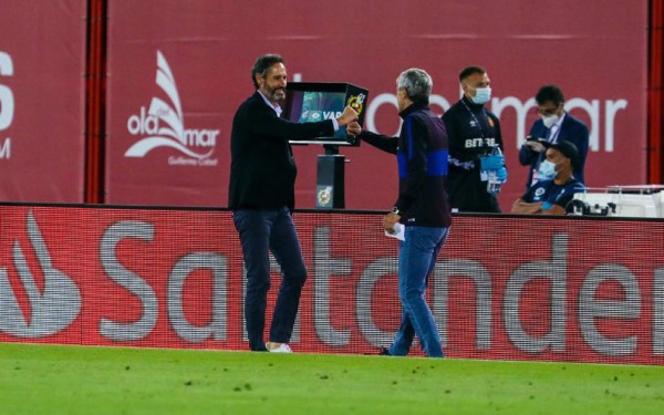 Fotos: Messi estrena peinado en la vuelta de LaLiga... ¡y aficionado se cuela en pleno partido sin mascarilla!