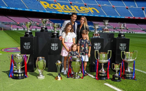 Lágrimas y dardos a la directiva del Barcelona: Así fue la despedida de Luis Suárez