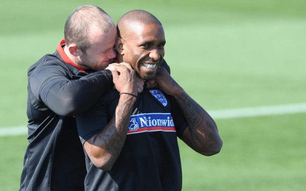 Viagra por vitaminas: Revelan la pesada broma de Rooney a su propio compañero de selección