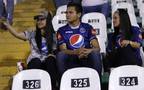 Las sorprendentes imágenes que no viste por tv en juego de Real España ante Motagua