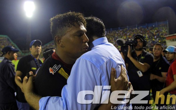 Inolvidable despedida de un ídolo Carlos Pavón