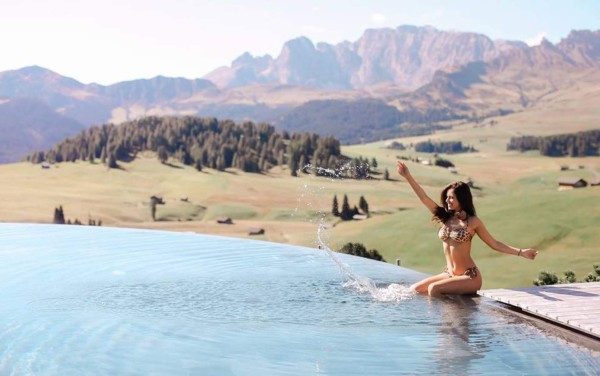 Aurela Skandaj: La belga que flechó a una promesa del fútbol mexicano