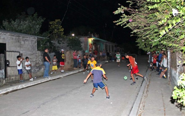 Las 21 reglas del fútbol callejero que nadie olvida