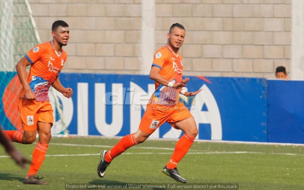 NO SE VIO: Fulminados por el calor, polémica, patadas y la bella del puerto