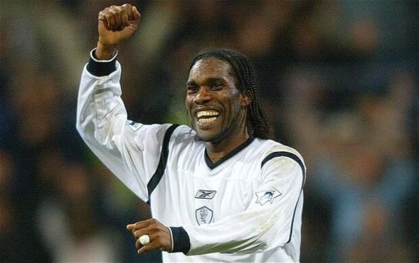 ¡Con un guatemalteco y un exMarathón! Grandes jugadores que pasaron por el Bolton inglés, club que podría desaparecer