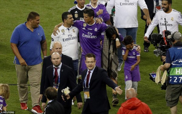 ¿Qué hizo Cristiano con su novia Georgina y por qué lloraba su hijo?