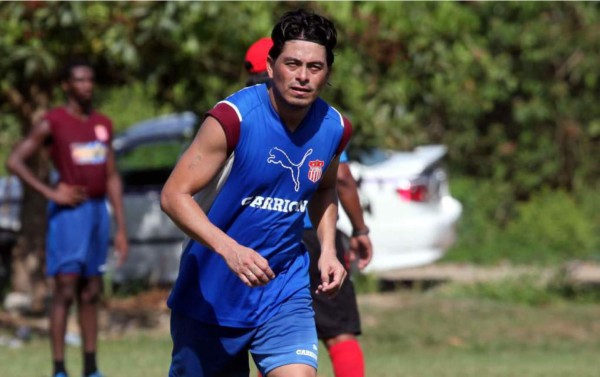 ¿Se suma Mario Berríos? Futbolistas hondureños que desempolvaron los tacos y volvieron del retiro